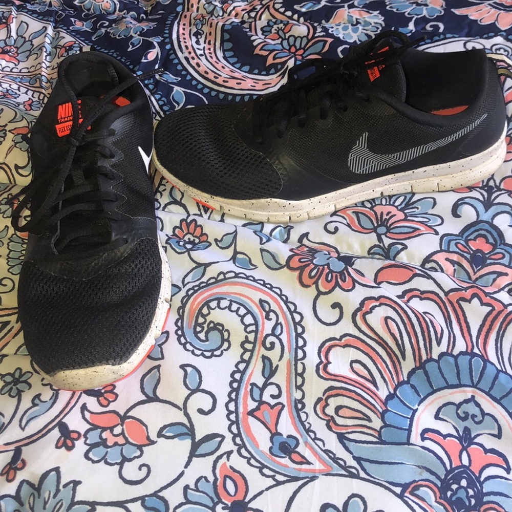 Women’s Nike Training Flex Essential size 8.5